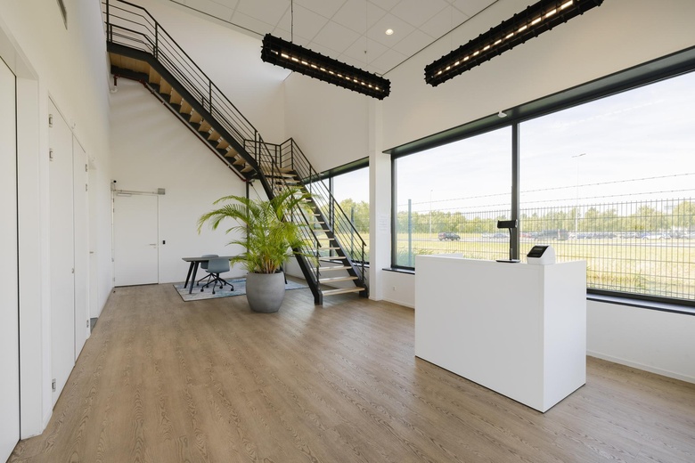 BedrijfsruimteaanWalravenlaan 9<br/> inSchiphol-Rijk BedrijfsruimteaanWalravenlaan 9<br/> inSchiphol-Rijk