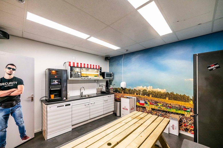 BedrijfsruimteaanHofweg 13<br/> inSpijkenisse