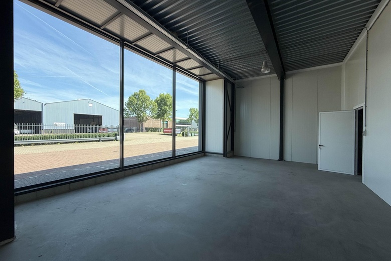 BedrijfsruimteaanMiddelweg 53<br/> inNieuwkuijk