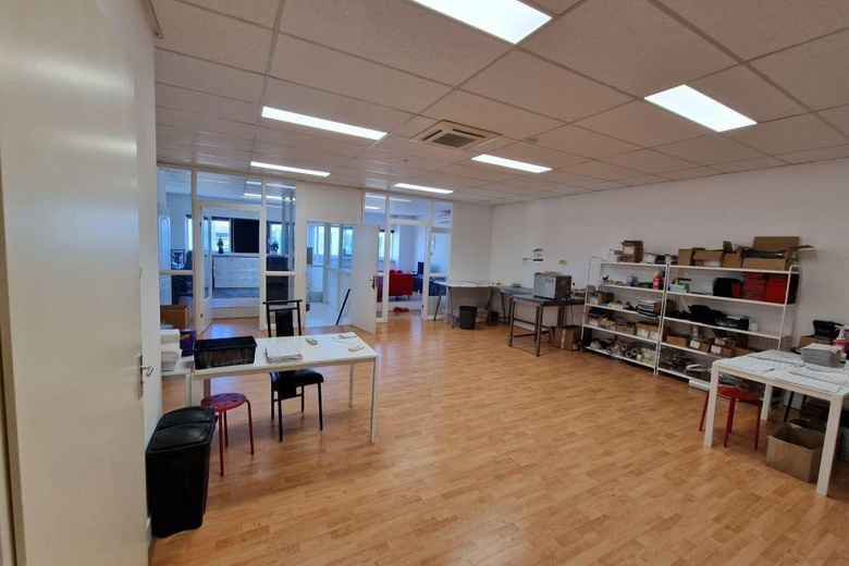 BedrijfsruimteaanOndernemingsweg 106<br/> inUithoorn