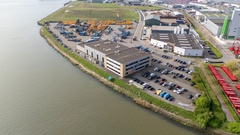 Bedrijfsruimte te huur Dordrecht - Pieter Hoebeeweg 99