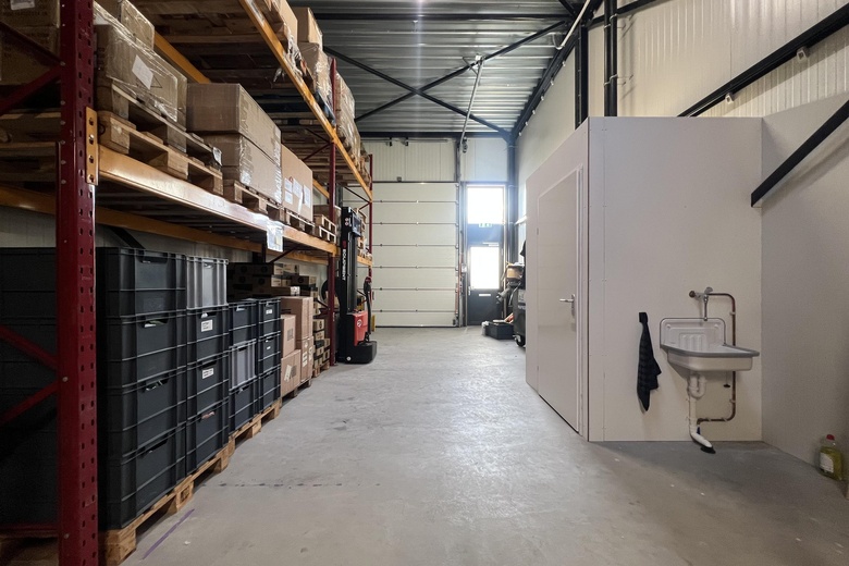 BedrijfsruimteaanNatuursteenweg 12 C<br/> inHendrik-Ido-Ambacht