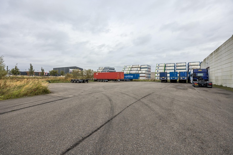 BedrijfsruimteaanGraanweg 15<br/> inMoerdijk BedrijfsruimteaanGraanweg 15<br/> inMoerdijk