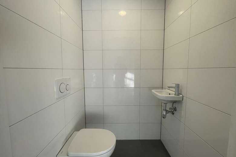 BedrijfsruimteaanLelystraat 70 d<br/> inSliedrecht