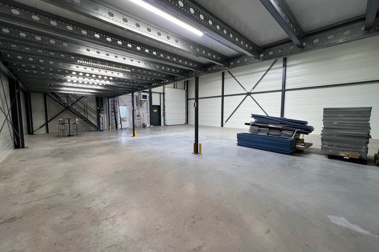 BedrijfsruimteaanAmbachtsstraat 6<br/> inZuid-Beijerland