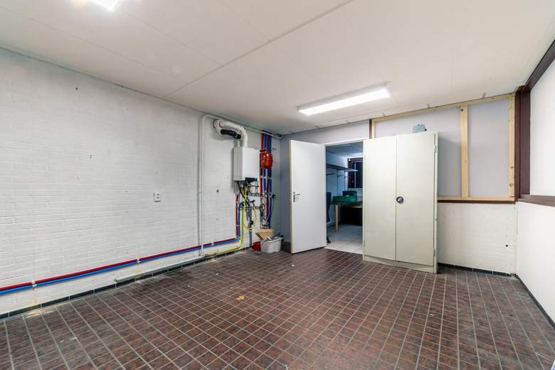 BedrijfsruimteaanMolendijk 11<br/> inRockanje