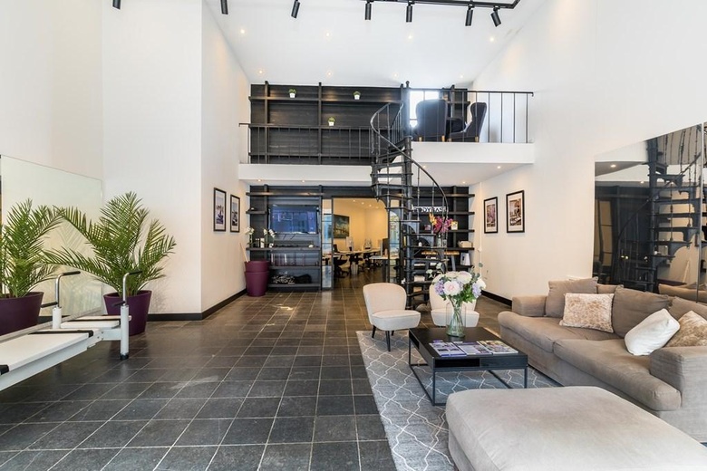 WinkelruimteaanBergse Dorpsstraat 71<br/> inRotterdam WinkelruimteaanBergse Dorpsstraat 71<br/> inRotterdam