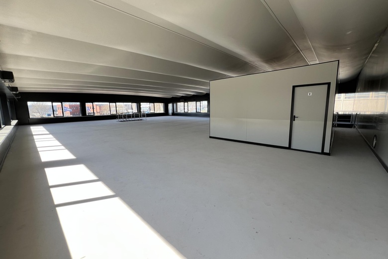 BedrijfsruimteaanLindtsedijk 14 C<br/> inZwijndrecht