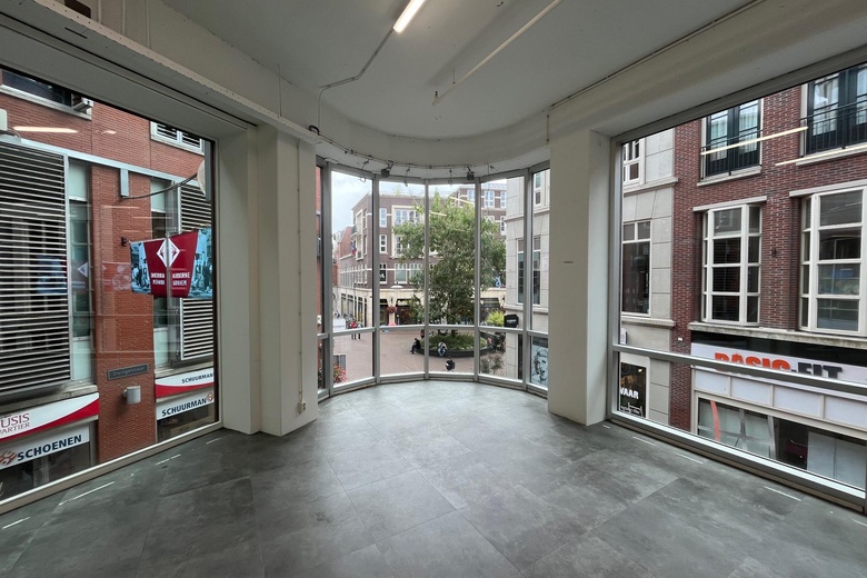 WinkelruimteaanDwingelstraat 8<br/> inArnhem WinkelruimteaanDwingelstraat 8<br/> inArnhem