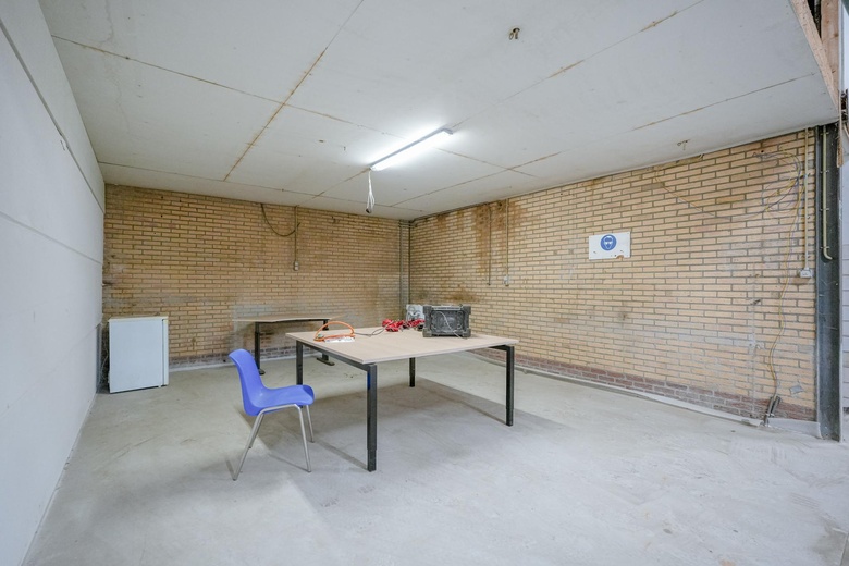 BedrijfsruimteaanOranjelaan 42 j<br/> inBeek en Donk