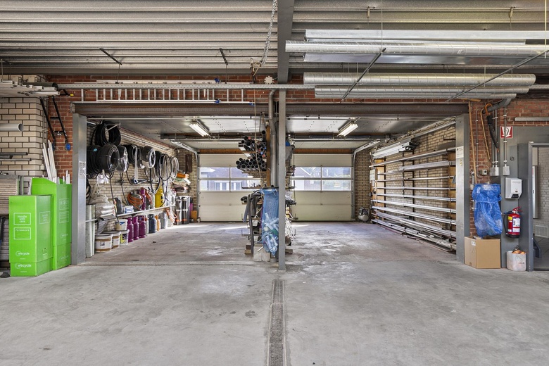BedrijfsruimteaanDorpsstraat 56<br/> inOssendrecht BedrijfsruimteaanDorpsstraat 56<br/> inOssendrecht