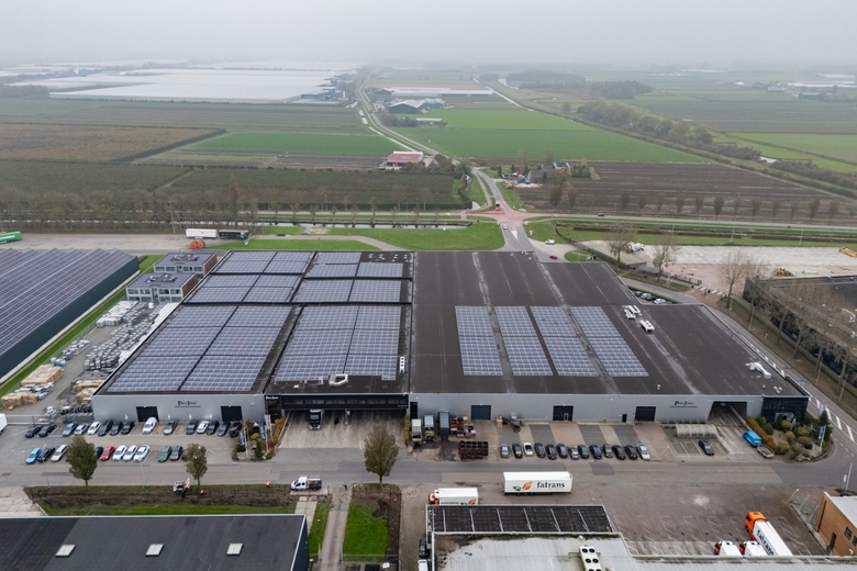 BedrijfsruimteaanCentrale Markt 7<br/> inZwaagdijk-Oost BedrijfsruimteaanCentrale Markt 7<br/> inZwaagdijk-Oost