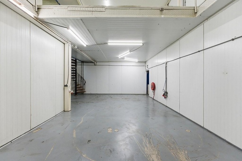 BedrijfsruimteaanVan 'T Hoffstraat 29<br/> inBarendrecht