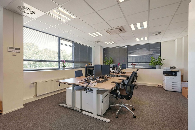 BedrijfsruimteaanHaarlemmerstraatweg 105<br/> inHalfweg