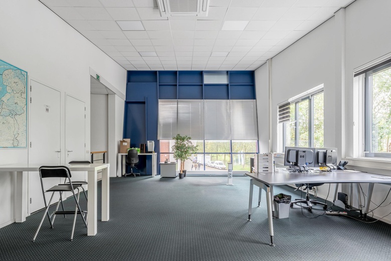 BedrijfsruimteaanLeeghwaterstraat 23<br/> inSliedrecht