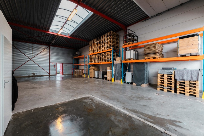 BedrijfsruimteaanEinsteinweg 19 b<br/> inHellevoetsluis