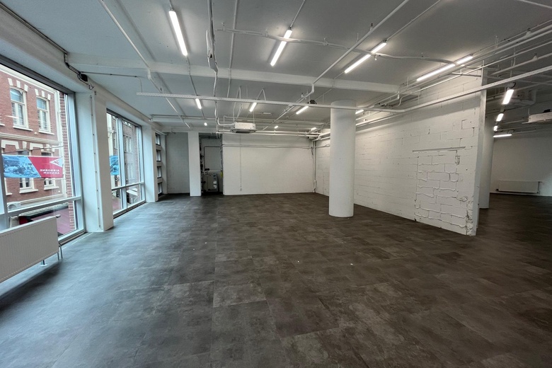 WinkelruimteaanDwingelstraat 8<br/> inArnhem WinkelruimteaanDwingelstraat 8<br/> inArnhem