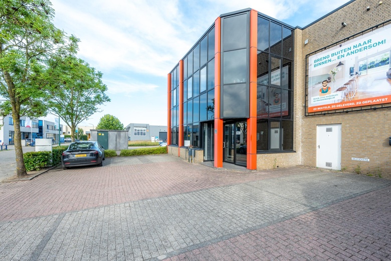 BedrijfsruimteaanWilgenkade 1<br/> inHouten