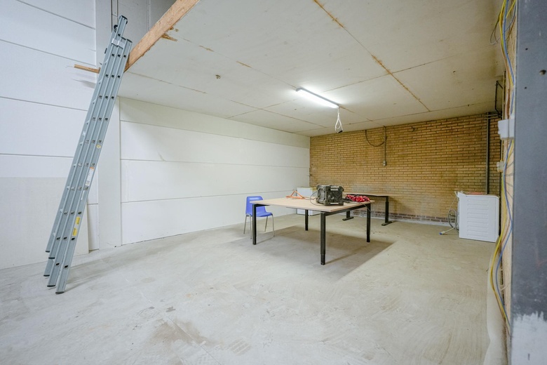 BedrijfsruimteaanOranjelaan 42 j<br/> inBeek en Donk