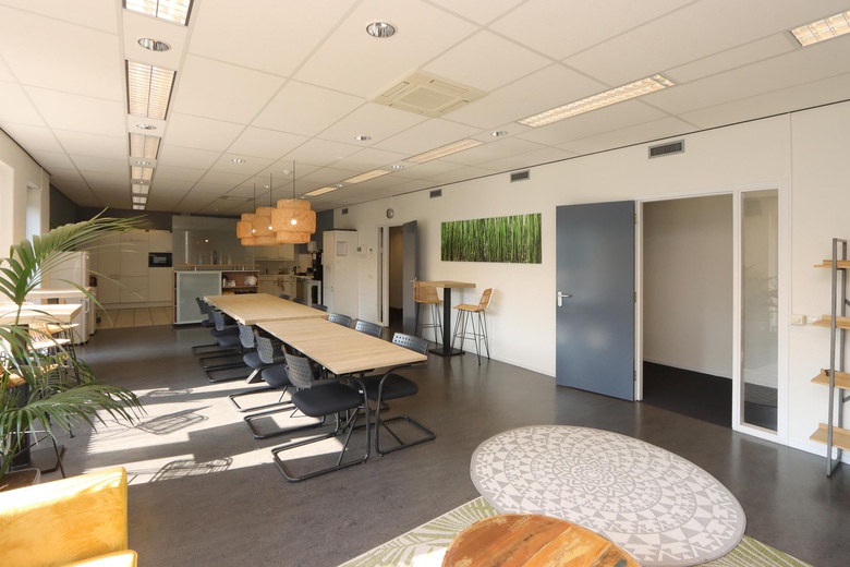 KantoorruimteaanRadioweg 2 - 6<br/> inAlmere KantoorruimteaanRadioweg 2 - 6<br/> inAlmere