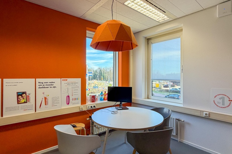 KantoorruimteaanLeeuwenveldseweg 3 f<br/> inWeesp