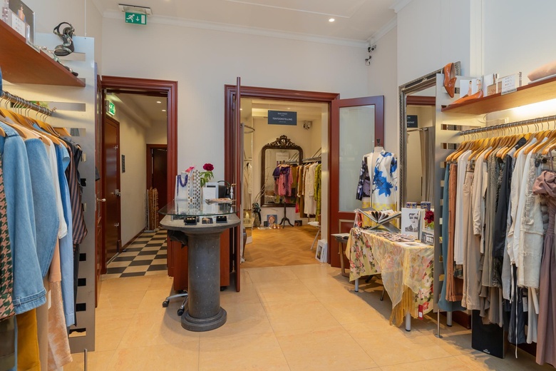 WinkelruimteaanHaarlemmerstraat 18<br/> inLeiden WinkelruimteaanHaarlemmerstraat 18<br/> inLeiden