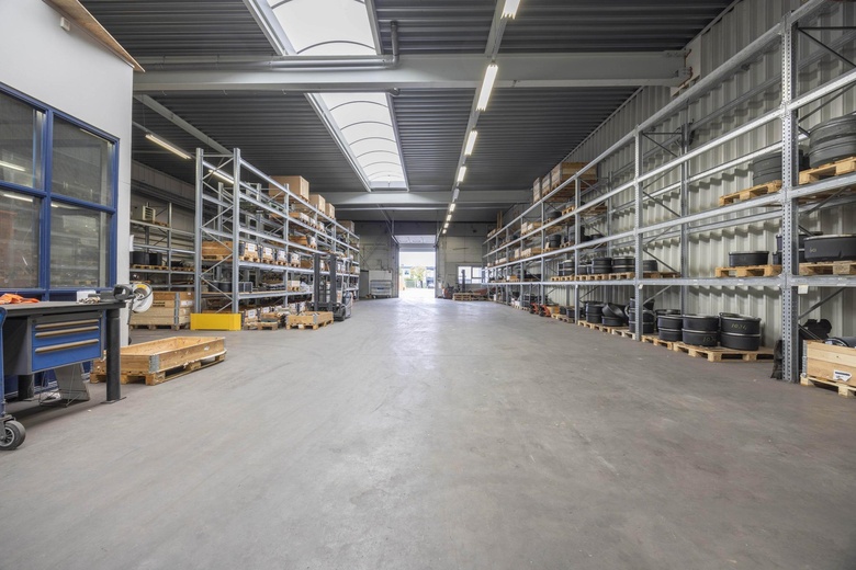 BedrijfsruimteaanJules Verneweg 96 a<br/> inTilburg BedrijfsruimteaanJules Verneweg 96 a<br/> inTilburg