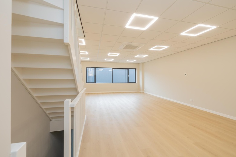 BedrijfsruimteaanCilinderweg 67<br/> inRoelofarendsveen