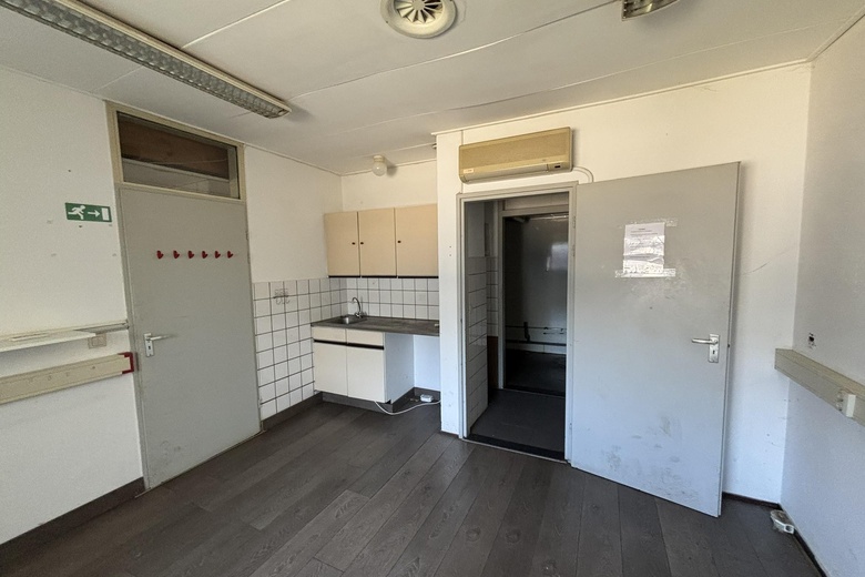 BedrijfsruimteaanSatijnbloem 18<br/> inRotterdam