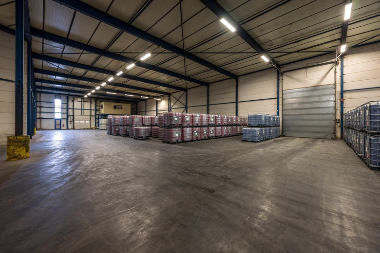 BedrijfsruimteaanGraanweg 15<br/> inMoerdijk BedrijfsruimteaanGraanweg 15<br/> inMoerdijk