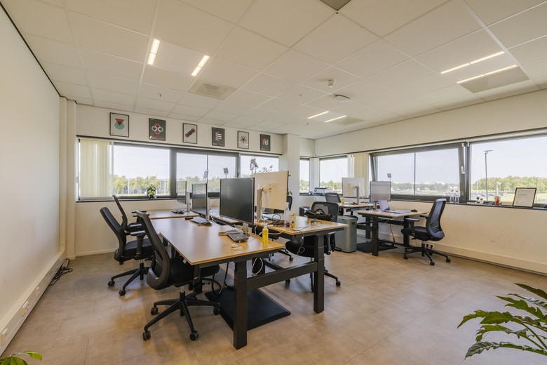 BedrijfsruimteaanWalravenlaan 9<br/> inSchiphol-Rijk BedrijfsruimteaanWalravenlaan 9<br/> inSchiphol-Rijk