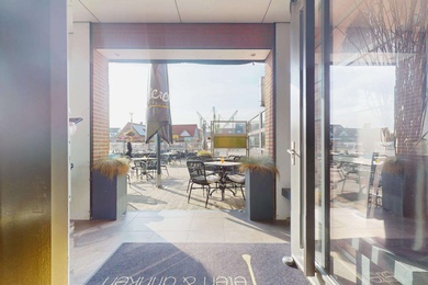 Bekijk foto 2 van Dorpsplein 21B Bekijk foto 2 van Dorpsplein 21B
