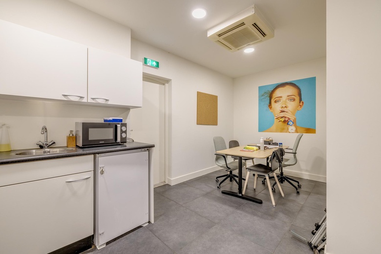 WinkelruimteaanBeekstraat 68<br/> inArnhem WinkelruimteaanBeekstraat 68<br/> inArnhem