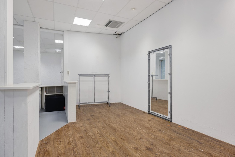 WinkelruimteaanWinkelcentrum De Schoof 21<br/> inHendrik-Ido-Ambacht WinkelruimteaanWinkelcentrum De Schoof 21<br/> inHendrik-Ido-Ambacht