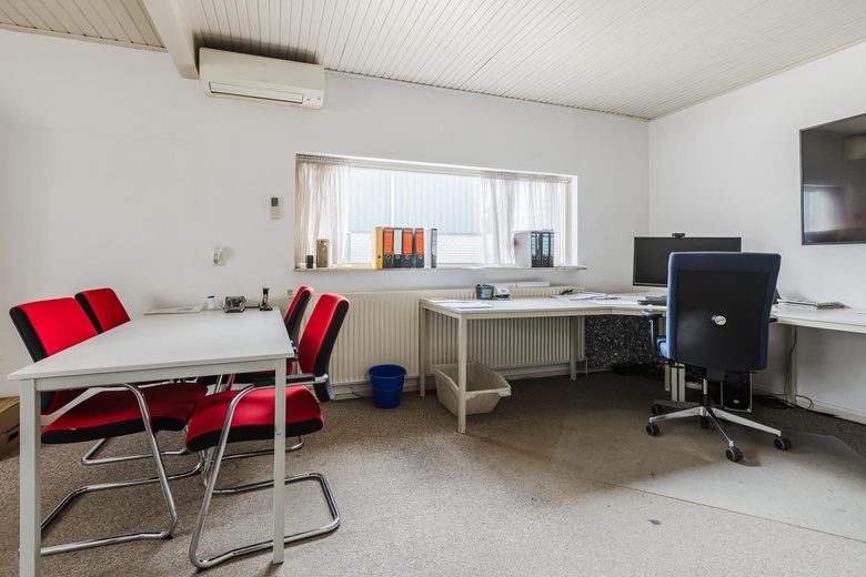 BedrijfsruimteaanAmbachtsweg 1<br/> inLeusden BedrijfsruimteaanAmbachtsweg 1<br/> inLeusden