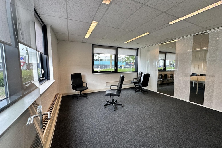 BedrijfsruimteaanParellaan 24<br/> inHoofddorp BedrijfsruimteaanParellaan 24<br/> inHoofddorp