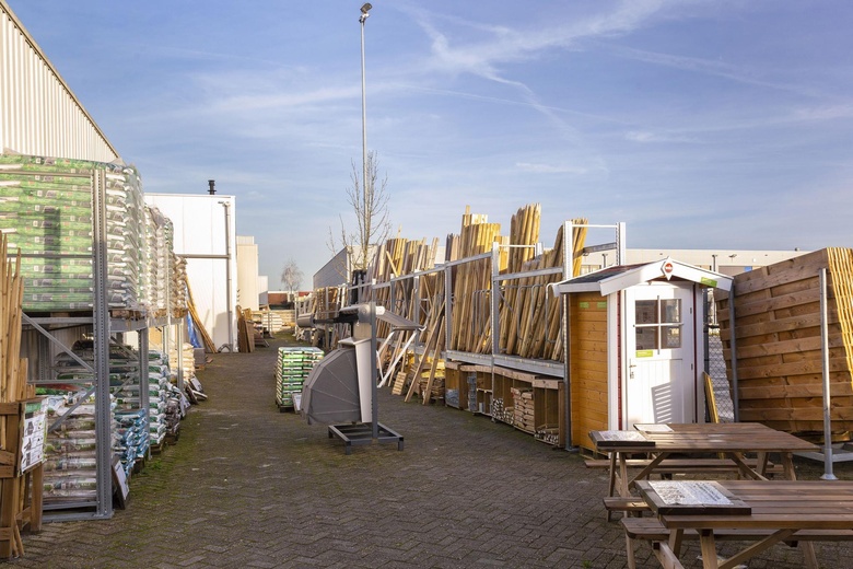WinkelruimteaanHeesweg 17<br/> inRaalte WinkelruimteaanHeesweg 17<br/> inRaalte