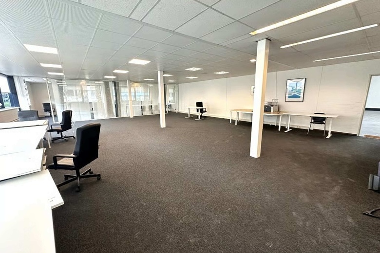 BedrijfsruimteaanParellaan 24<br/> inHoofddorp