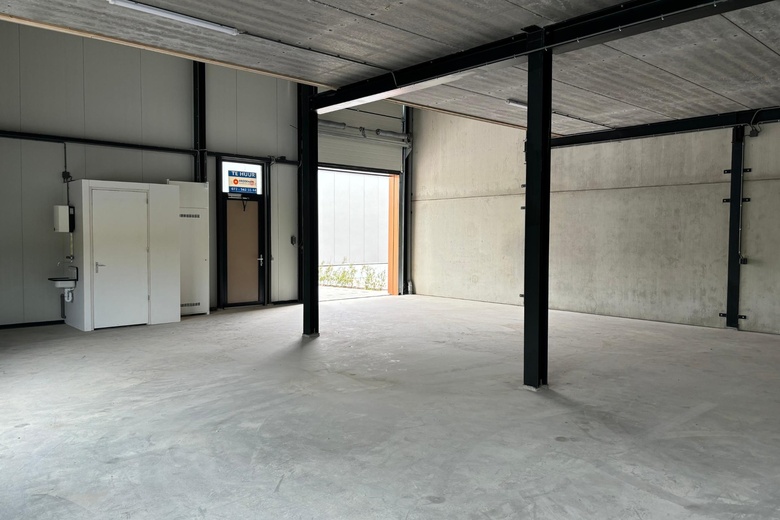 BedrijfsruimteaanAgriport 11 09<br/> inMiddenmeer