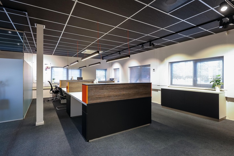 BedrijfsruimteaanLuzernestraat 9<br/> inNieuw-Vennep