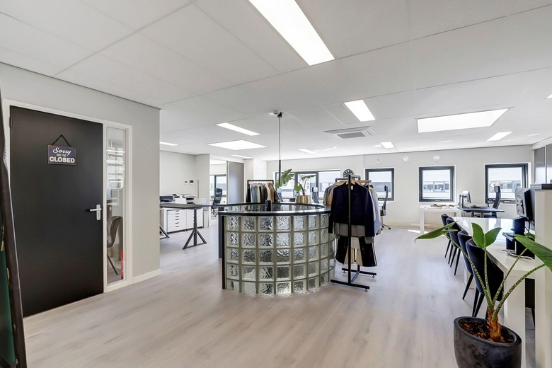 BedrijfsruimteaanDe Lasso-Zuid 9<br/> inRoelofarendsveen