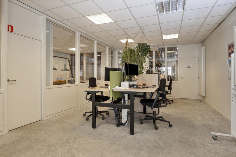 BedrijfsruimteaanIndustrieweg 2<br/> inWaalwijk BedrijfsruimteaanIndustrieweg 2<br/> inWaalwijk