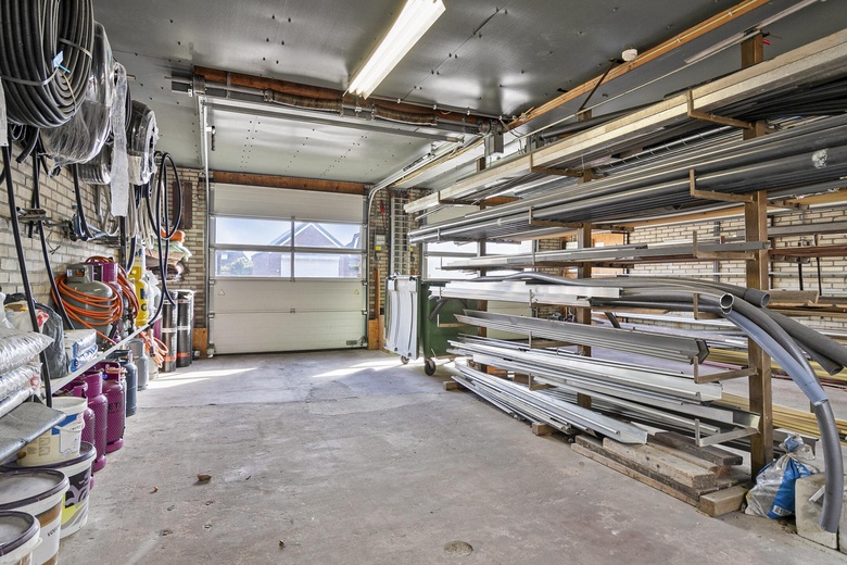 BedrijfsruimteaanDorpsstraat 56<br/> inOssendrecht BedrijfsruimteaanDorpsstraat 56<br/> inOssendrecht