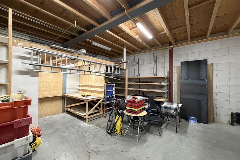 BedrijfsruimteaanNijverheidstraat 24 a<br/> inEdam