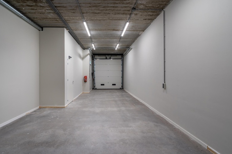 BedrijfsruimteaanEemmeerlaan 2 M<br/> inWeesp