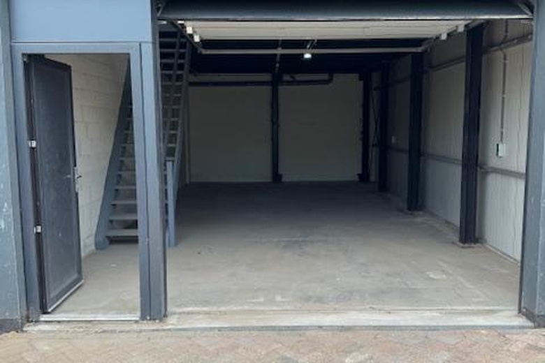 BedrijfsruimteaanIndustrieweg 8 A<br/> inZoetermeer BedrijfsruimteaanIndustrieweg 8 A<br/> inZoetermeer