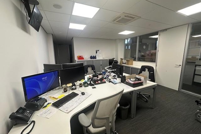 BedrijfsruimteaanRooseindsestraat 19<br/> inHelmond BedrijfsruimteaanRooseindsestraat 19<br/> inHelmond