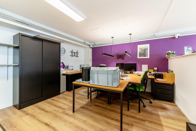 BedrijfsruimteaanMolendijk 11<br/> inRockanje