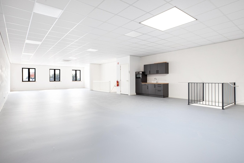 BedrijfsruimteaanAmperestraat 26 a<br/> inNieuwveen BedrijfsruimteaanAmperestraat 26 a<br/> inNieuwveen