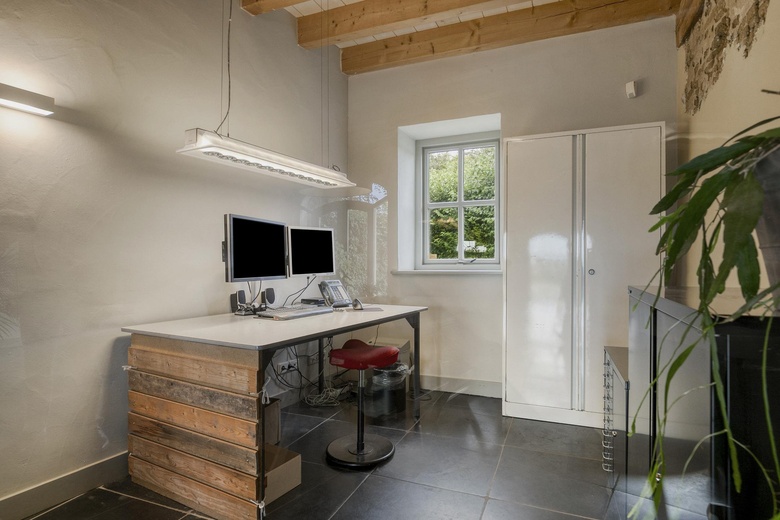 KantoorruimteaanZwanenburgseweg 6 a<br/> inHeeswijk